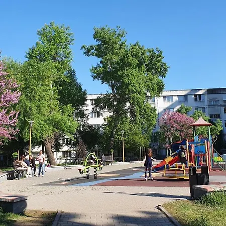 Bohemian City Center Near Neversea Beach コンスタンツァ